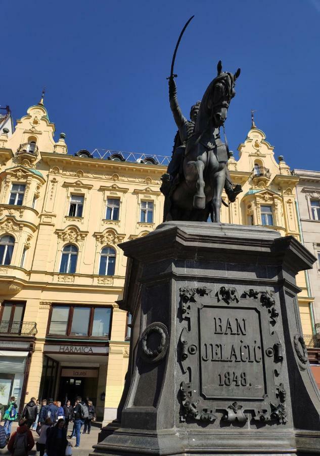 Luxurios And Historic Apartment "Shine" - Right On The Main Square ザグレブ エクステリア 写真