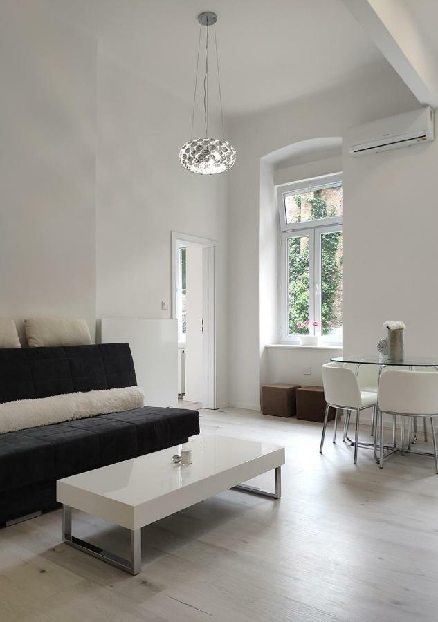 Luxurios And Historic Apartment "Shine" - Right On The Main Square ザグレブ エクステリア 写真